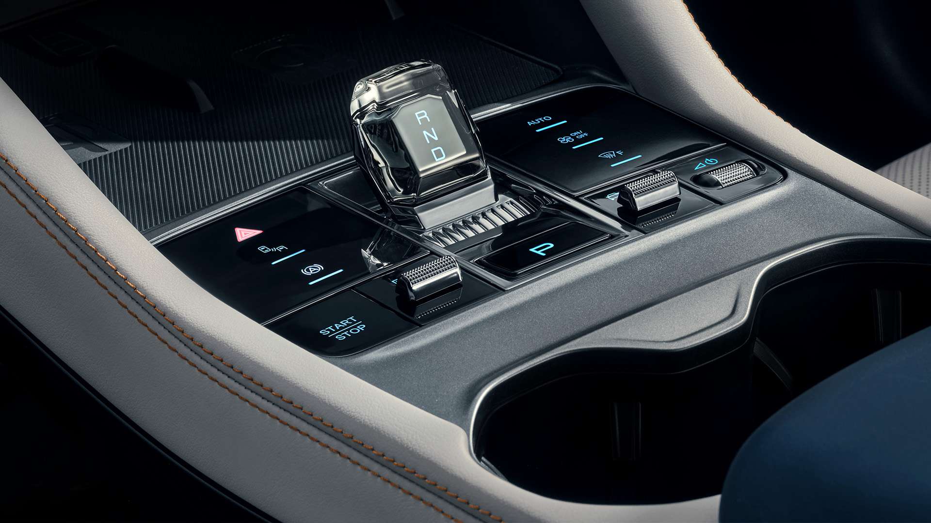 Interior - Κομψότητα και Συνδεσιμότητα